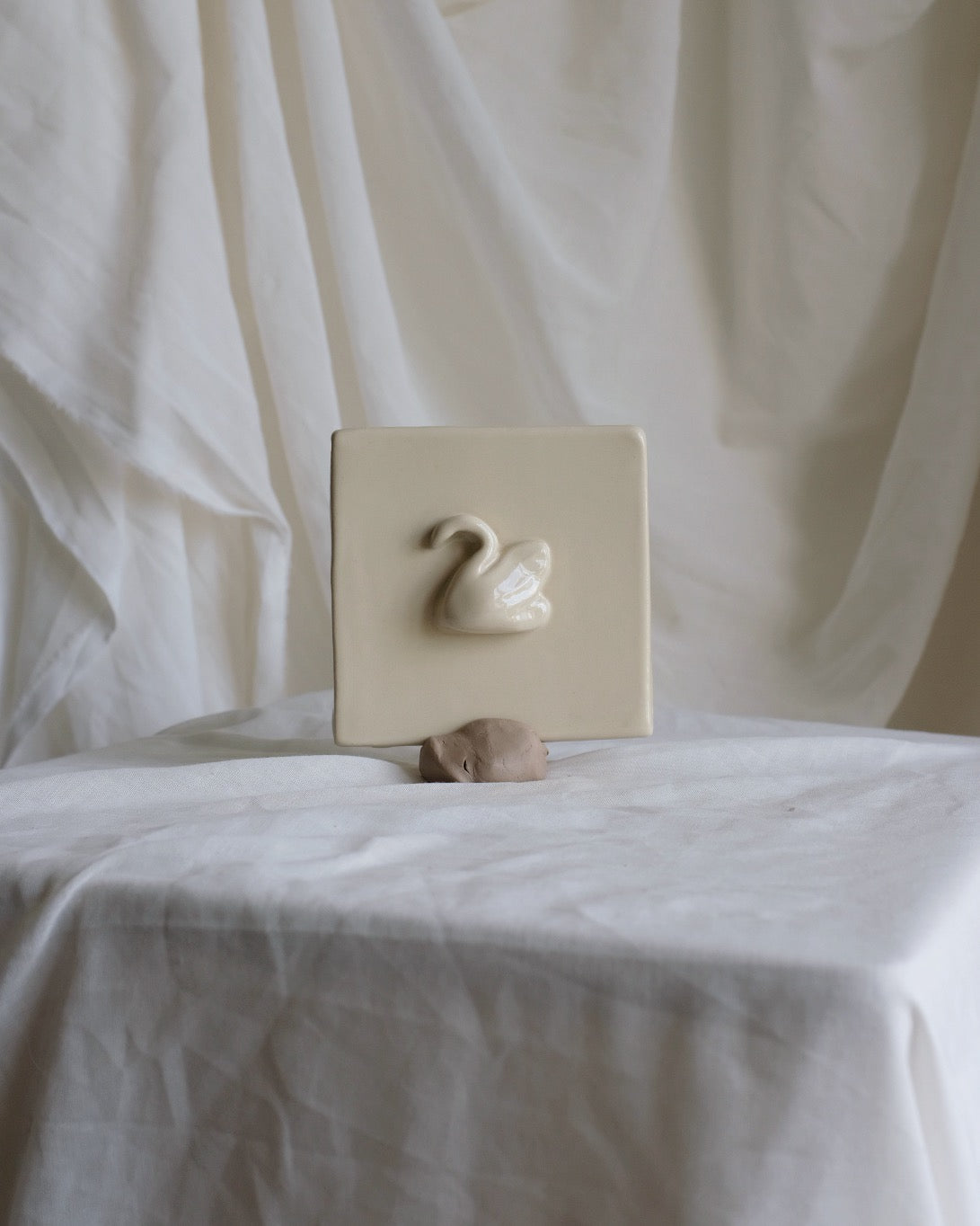 Tile - Swan