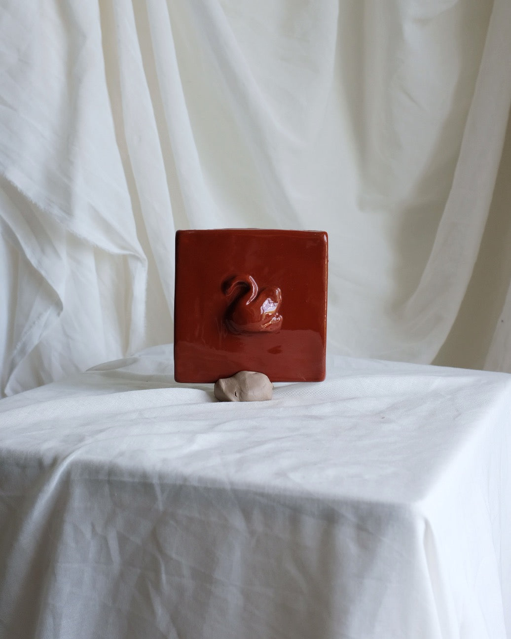 Tile - Swan